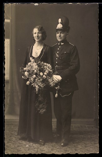 Postcard policeman uniform - in,