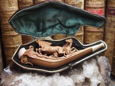 MUSEE LAUSANNE PIPE D'EXCEPTION  en BOIS  SCULPTE  livrée avec son etui  luxe