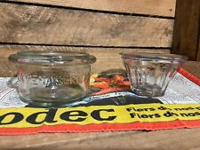 2 anciens pots en verre dont 1