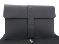 Sac pochette en cuir Ferrari x