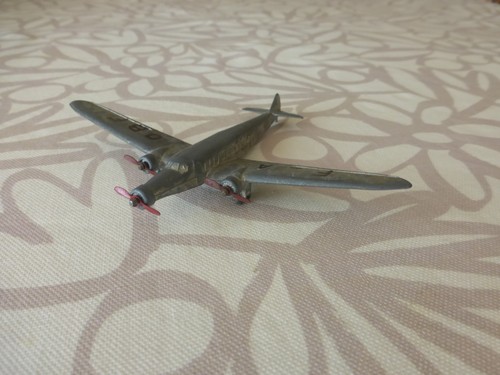 Dinky toys 61a avion dewoitine - dinky,