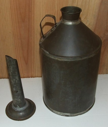 Ancien bidon verseur - +,