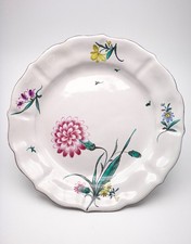 Assiette en faïence polychrome jeté de fleurs ( Marseille ) époque XVIIIe