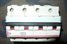 DISJONCTEUR TETRAPOLAIRE 80A