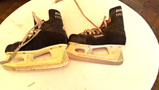ANCIENNE PAIRE DE PATINS A GLACE EN  CUIR