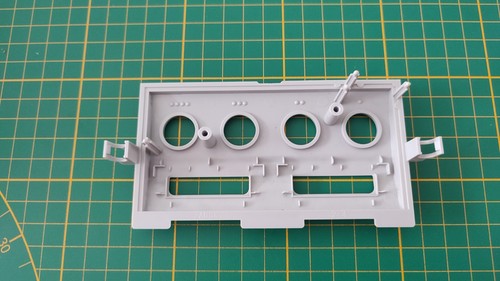 Plasturgie façade avant
