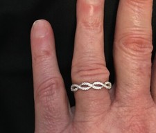 Bague argent sertie de  zirconiums