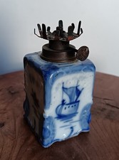 Ancienne jolie petite lampe à pétrole en faïence Delft? C87