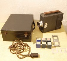 PROCHE DU NEUF.ANCIEN PROJECTEUR. FILMS  FIXES 35 MM.+PASSE VUE DIAPOS +6 FILMS