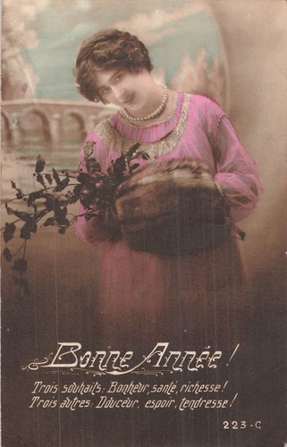 Bonne annee femme elegante - cp,