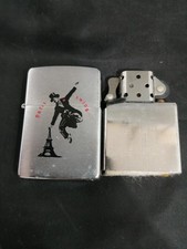 Briquet à huile Zippo Paris