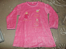 Un lot de 5 vêtements pour fille de 4 ans (pyjama + pull + veste)