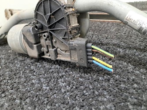 Moteur essuie glace avant