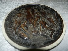 Grand médaillon scène