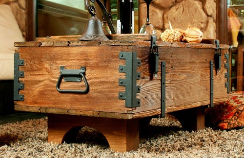 Rustique table basse fait - basse, main