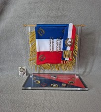 Réduction de drapeau standard du 14 e régiment d'infanterie sur socle JY Segalen