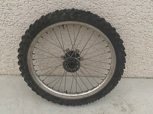 Une jante roue avant - une,