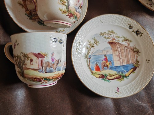 Rare service tasses - 4,
