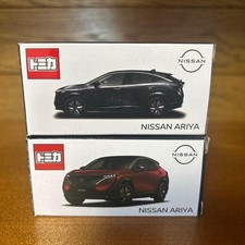 Ensemble de 2 voitures Tomica Nissan Online Exclusive Aria parfait état du...