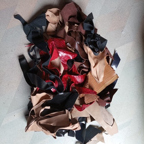 Lot 500 chutes de cuir - 500,