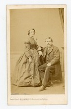 Vintage albumen Mulnier Paris Photo CDV, un couple lui assis elle debout