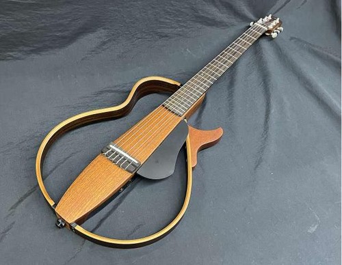 Guitare acoustique silencieuse