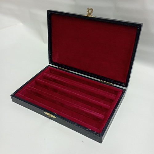 Coffret stylos intérieur - coffret, stylos,