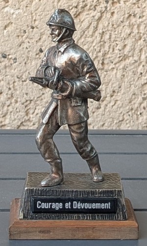 Figurine pompier avec lance - avec, a