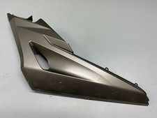 UN CARENAGE CACHE COQUE DROIT