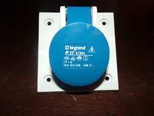 Prise LEGRAND P17 57364 ( 2p + 16 A )