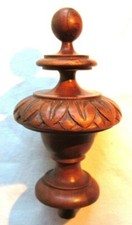 Belle boule d'escalier en bois