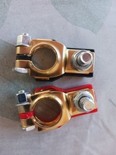 deux cosses de batterie voiture