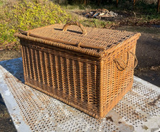 Corbeille en rotin en très