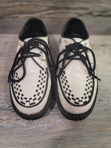 Demonin white checkered