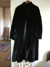 manteau fourrure vison véritable, couleur brun foncé, taille 44 assez long 