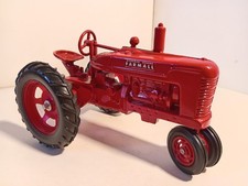 Scale Models US Tracteur Mac Cormick Deering Farmall M International  1/16