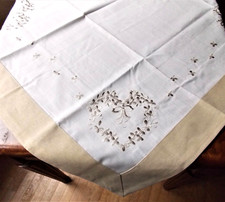 NAPPE SURNAPPE CENTRE DE TABLE BRODEE POLYLIN  85cmCOEUR EN FLEURS ***
