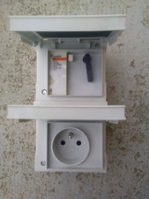 Bloc prise type PLEXO MERLIN GERIN  2P+T avec différentiel intégré 16A 30mA