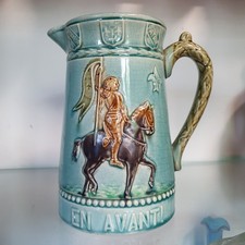 PICHET ANCIEN BARBOTINE JEANNE D'ARC FAÏENCE FIVES-LILLE SIGNÉ G DE BRUYN - 18cm
