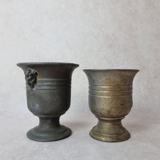 Petit Pot Ancien en Métal -