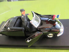 DS DECAPOTABLE   AVEC FIGURINE GENERAL DE GAULLE 1/43
