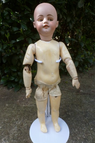 Poupée marcheuse circa - , 1900