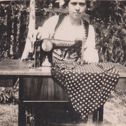Femme machine à coudre - femme,