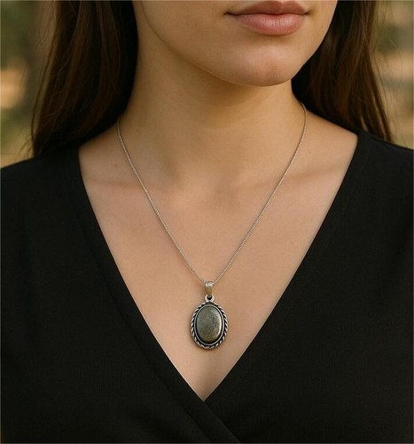 Collier pendentif ovale pyrite