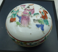 Ancienne boite pot en porcelaine de Chine pot Chinois .