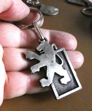 Ancien porte clé Automobiles