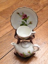 ? Service à Thé Miniature en Céramique Blanc sur son Socle