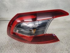 Feu arriere principal droit