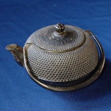 Théière japonaise en fonte