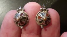 ANCIENNE PAIRE DE BOUCLES D'OREILLE KABYLE BERBÈRES ORIENTALE ARGENT ? CORAIL ?